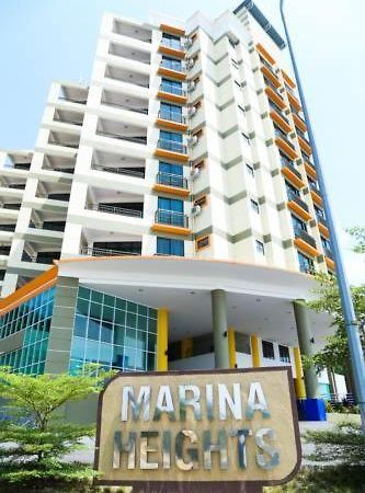 Marina Heights Seaview Resort Apartment II Lumut Esterno foto