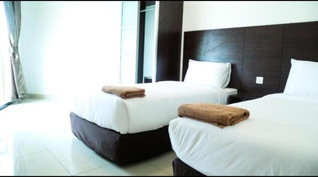 Marina Heights Seaview Resort Apartment II Lumut Esterno foto